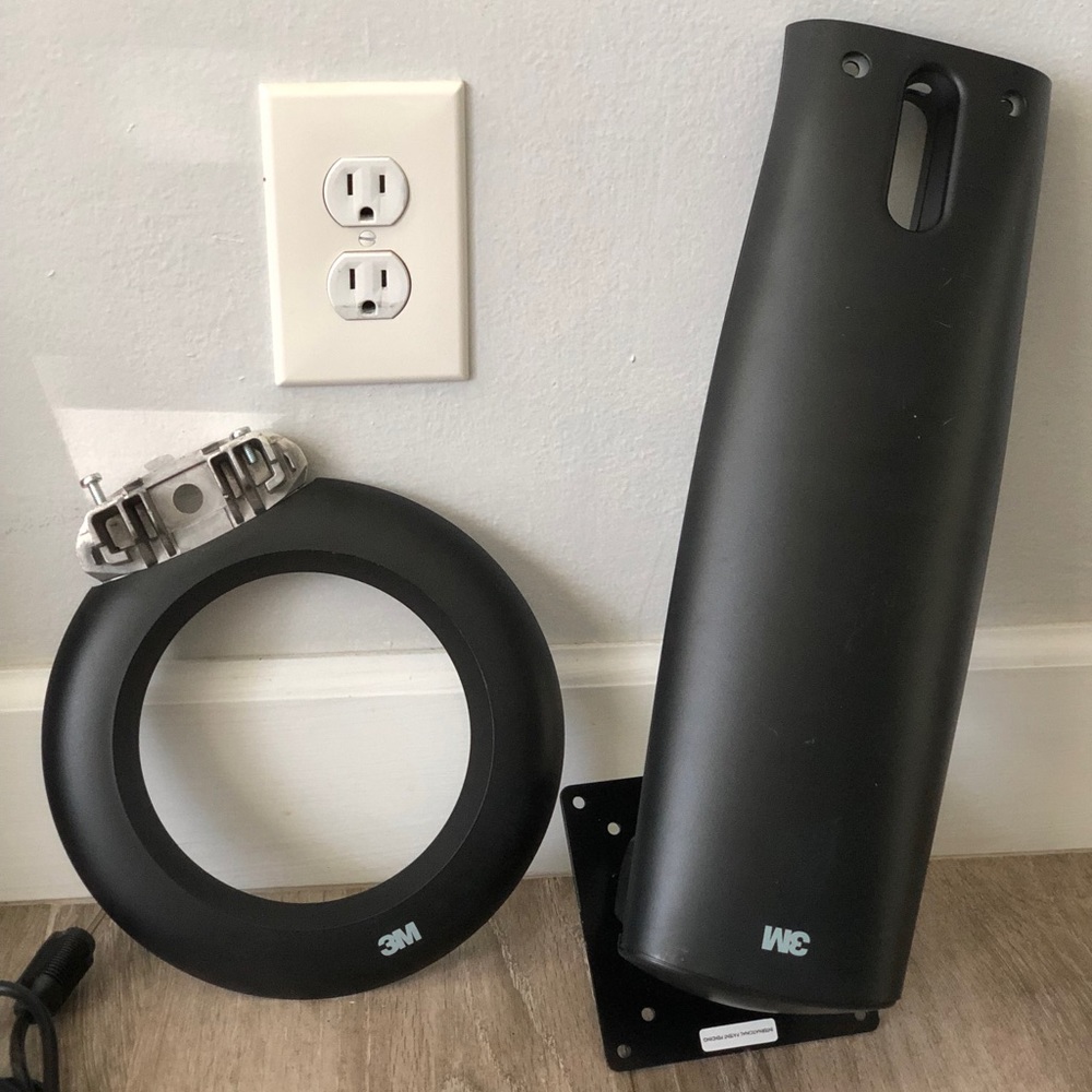 20 inch ViewSonic with Mount and Remote